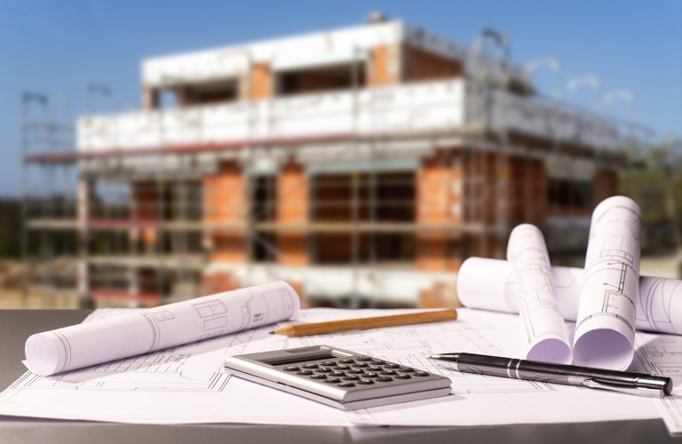 Beim Hausbau sollte man die Kostenkalkulation und die Baukosten gründlich bedenken