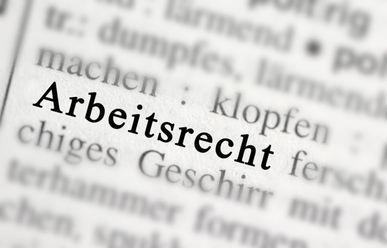 Ausschnitt aus einem Lexikon zeigt das Wort Arbeitsrecht