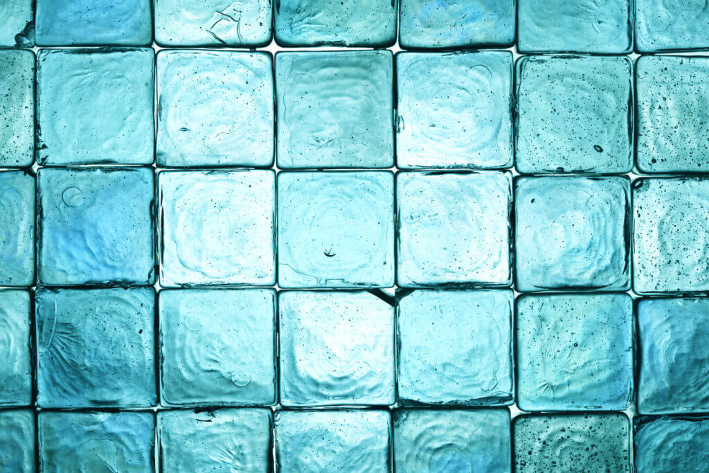 Mosaikfliesen aus Aluminium - schlicht und schick