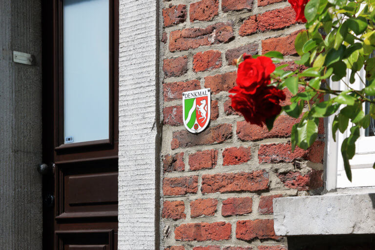 Denkmalgeschütztes Haus mit Plakete