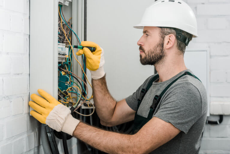 Bei akuten Notfällen kann der Elektriker-Notdienst helfen