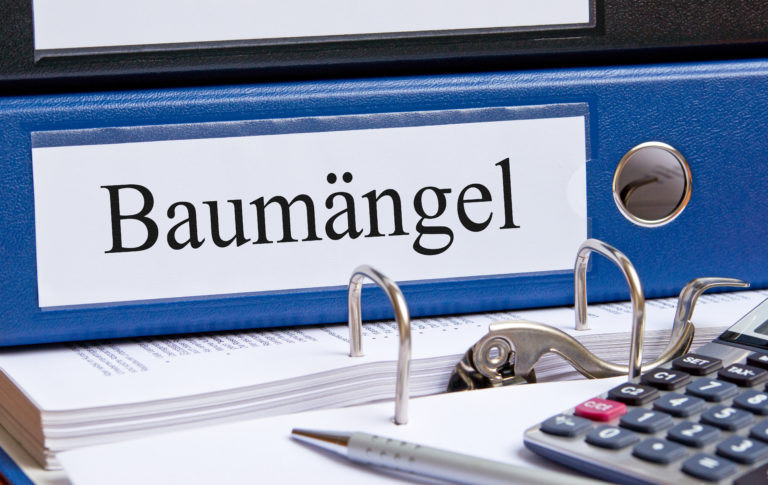 Die Gewährleistung im Handwerk schützt Auftraggeber vor Baumängeln.