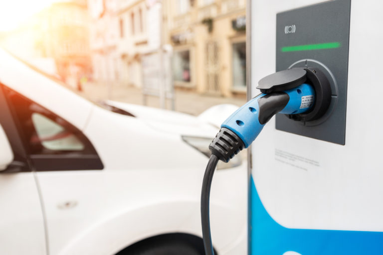 Elektro-Transporter eines Handwerksbetriebs