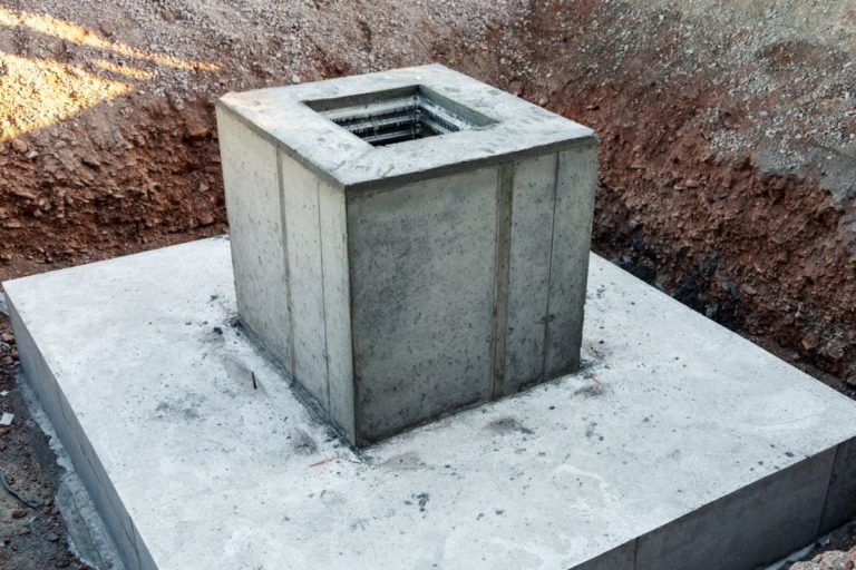 Köcherfundament für den Neubau einer Fabrikhalle