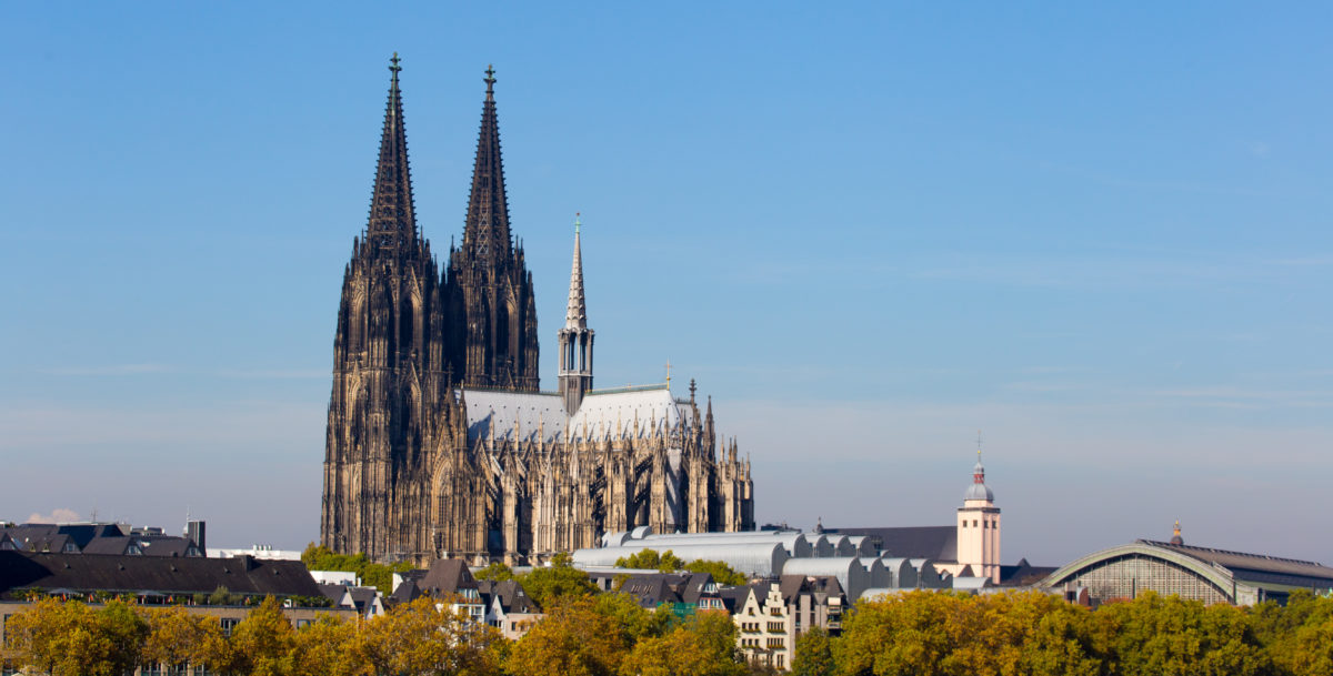 Bei dem Kölner Dom handelt es sich um einen typischen Vertreter des historischen Baustils der Gotik. 