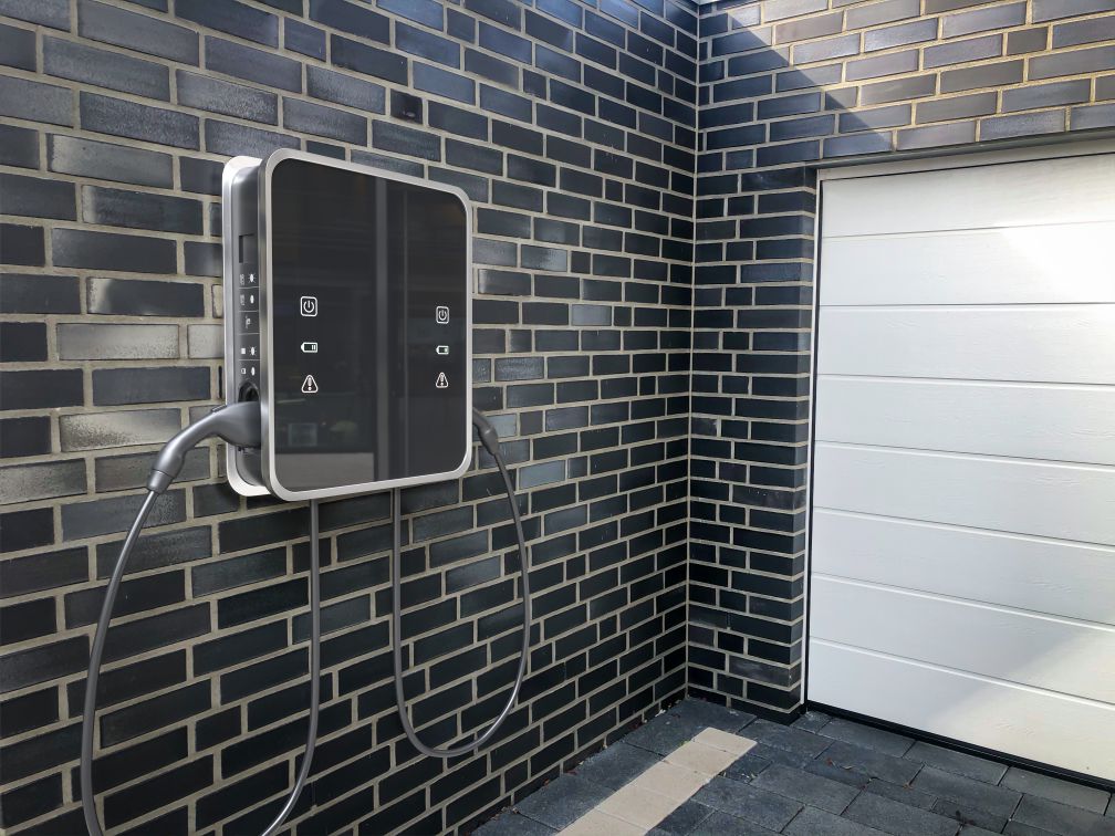 Ladestation für ein Elektroauto in einer Garage