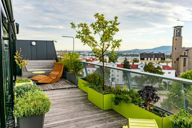 Eine Dachterrasse mitten in der Stadt.