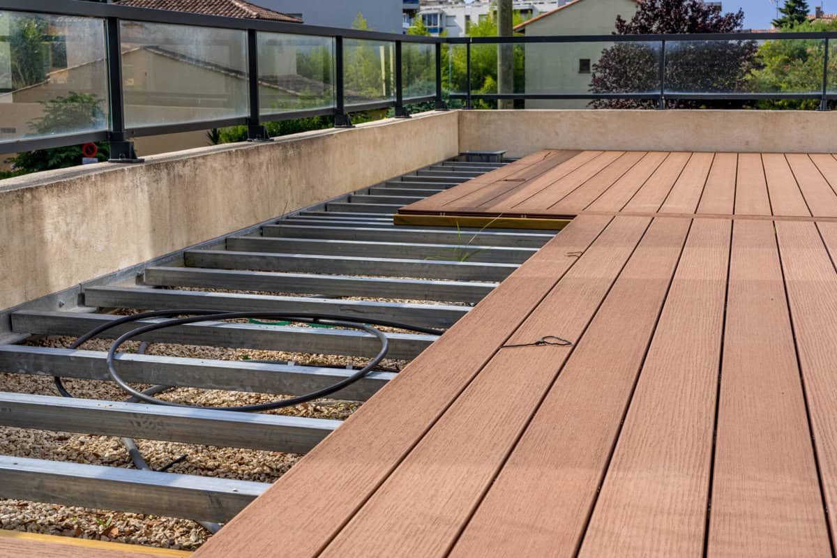 Balkon mit Holzboden Alle Infos zum Bodenbelag