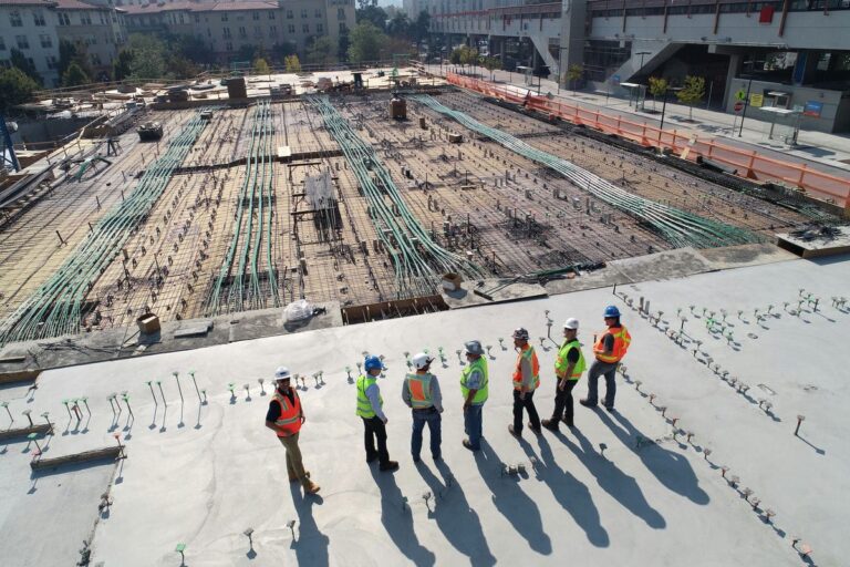 Baustelle mit wenig verfügbaren Arbeitskräften
