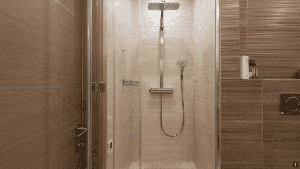 Eine Dusche in Beige